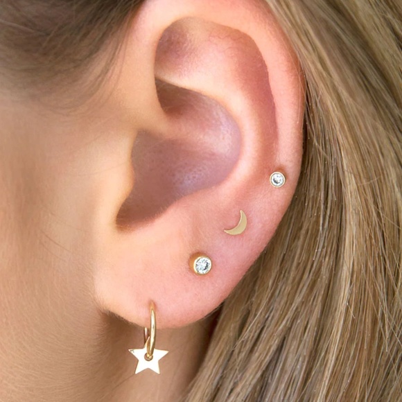 Zoë Chicco 14K ITTY BITTY CRESCENT MOON STUD - Picture 1 of 4